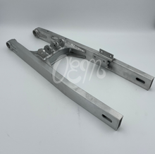 Lade das Bild in den Galerie-Viewer, Kawasaki KX80G2 1987 Schwinge P/N 33001-1282