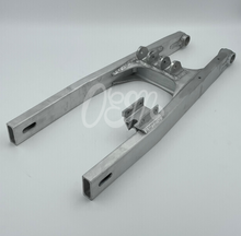 Lade das Bild in den Galerie-Viewer, Kawasaki KX80G2 1987 Schwinge P/N 33001-1282