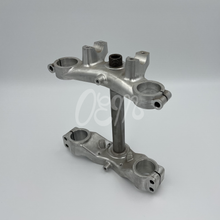 Lade das Bild in den Galerie-Viewer, Kawasaki KX80 1986–1987 Gabelbrücken (2 Stück)