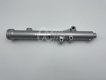 Lade das Bild in den Galerie-Viewer, Kawasaki KX80 1986-1987 Gabelbeine (2 Stück)