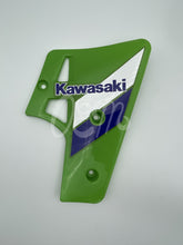 Lade das Bild in den Galerie-Viewer, Kawasaki KX80 1986 Radiator Shroud
